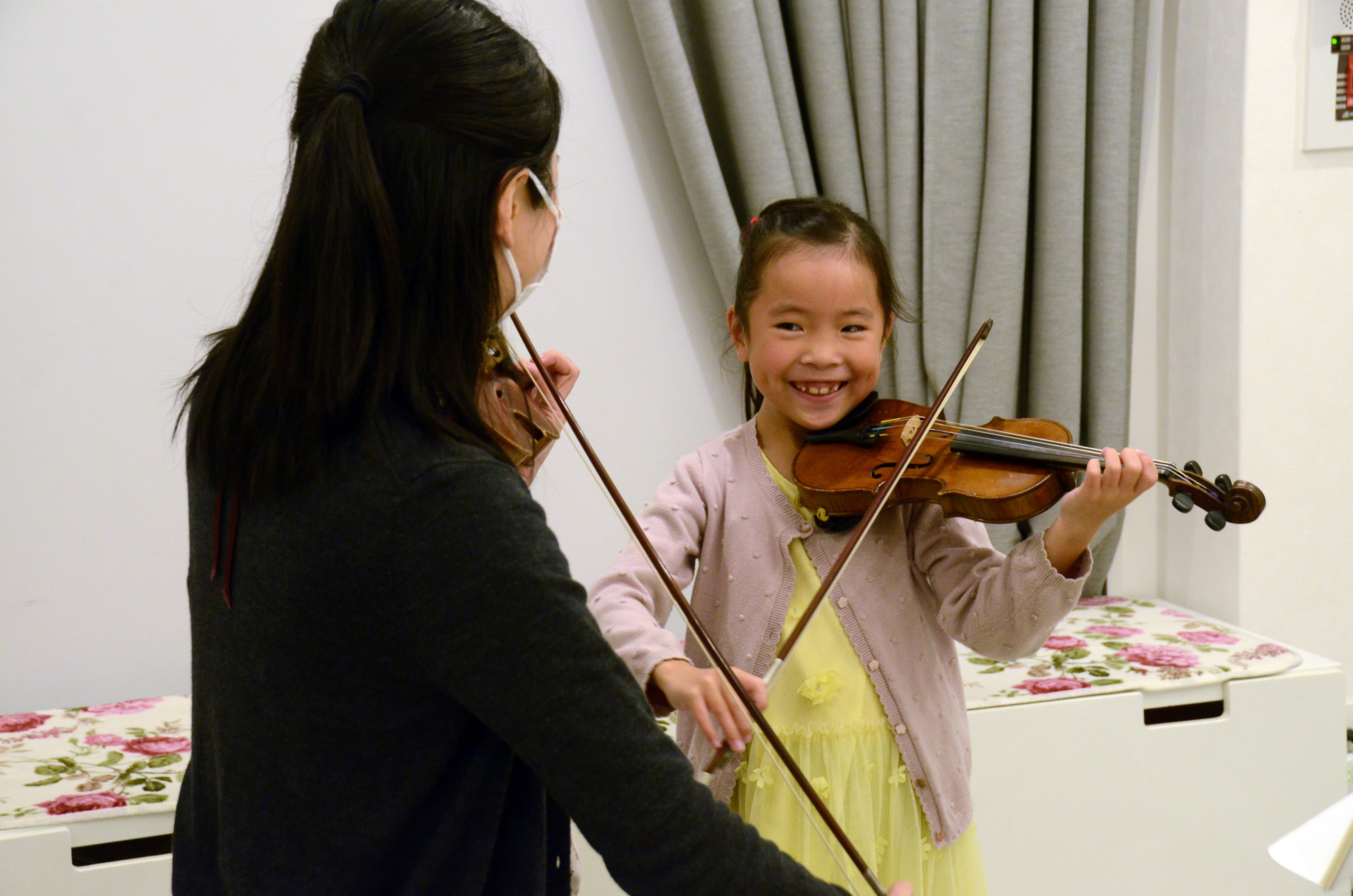 こどものためのバイオリン体験教室　※①10：30～11：30 ※満席となりました。